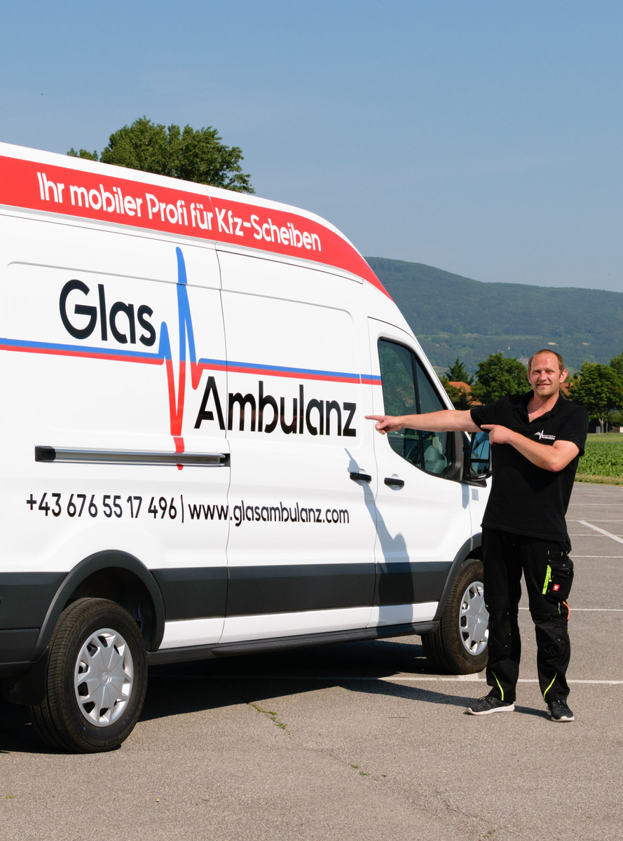 Firmenfahrzeug der Glas Ambulanz GmbH